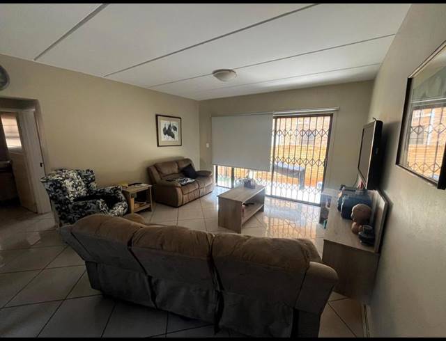 2 BEDROOM APARTMENT FOR SALE IN FARRARMERE